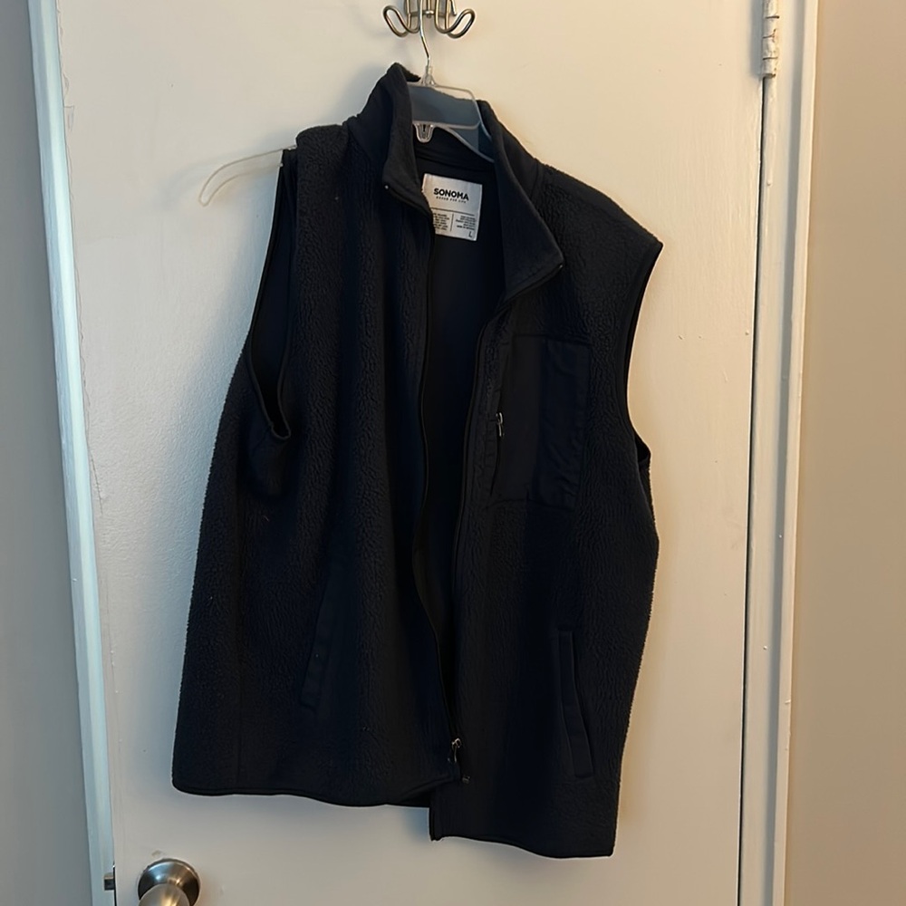 Men’s Large Sonoma Vest.